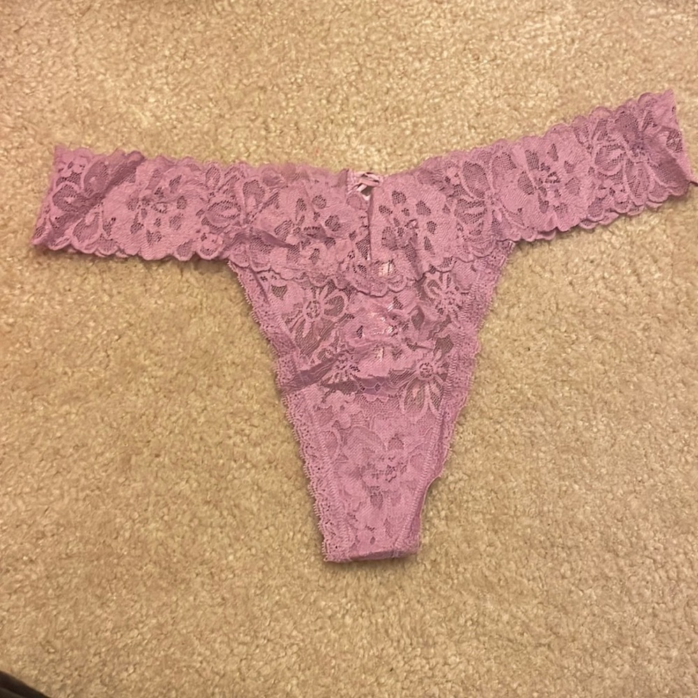 NWT VICTORIA SECRET LACE THONG XXL